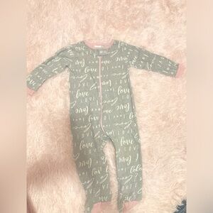 Gerber 6-9 month lightweight footie sleeper